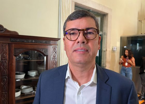 Cláudio Tinoco critica processo de venda do Centro de Convenções