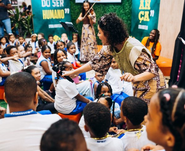 Mais de mil pessoas visitam Mundo Encantado da Criança na Bienal do Livro