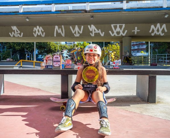 Beneficiária do Bolsa Atleta, skatista de 7 anos treina em nova pista da modalidade na Bonocô