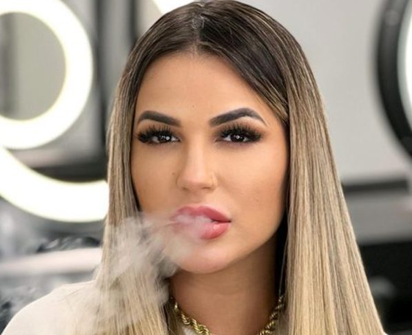 Deolane Bezerra
