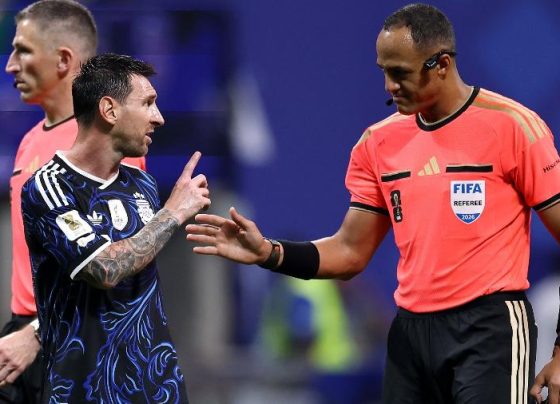 Quem foi o juiz de Argentina x Inglaterra, apontado como 'favorito' de Messi na Copa