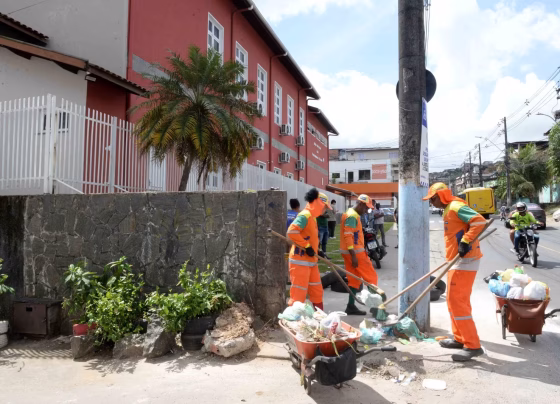 Limpurb implanta Ponto Verde em área de descarte irregular de resíduos em Periperi