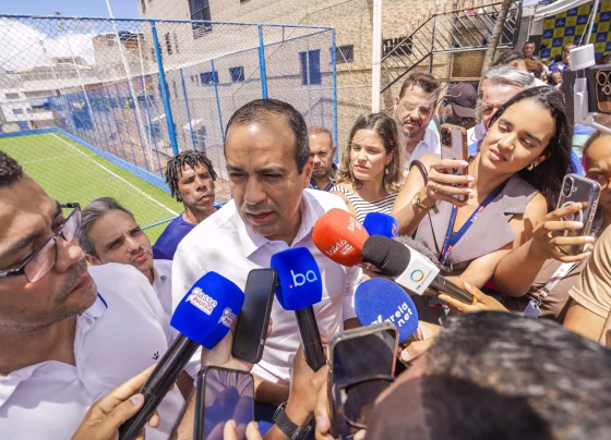 Prefeitura entrega campo em Mussurunga e anuncia pacote de investimentos em 101 campos e quadras