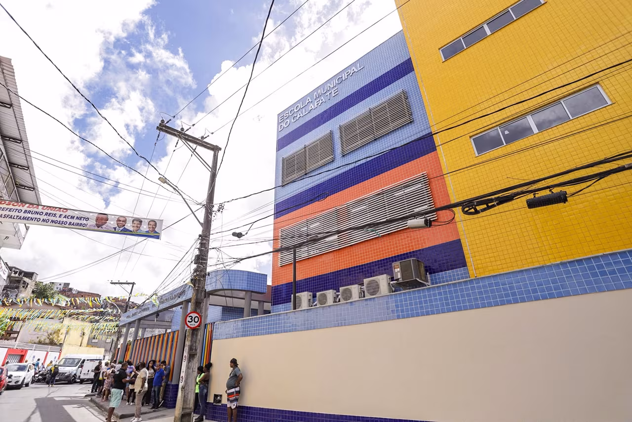 Prefeitura inaugura escolas com piscina e salas climatizadas na Fazenda Grande do Retiro