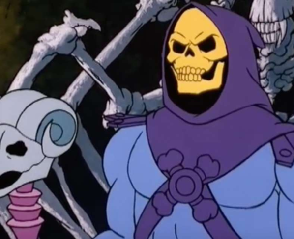 Esqueleto, de He-Man, em postura de liderança