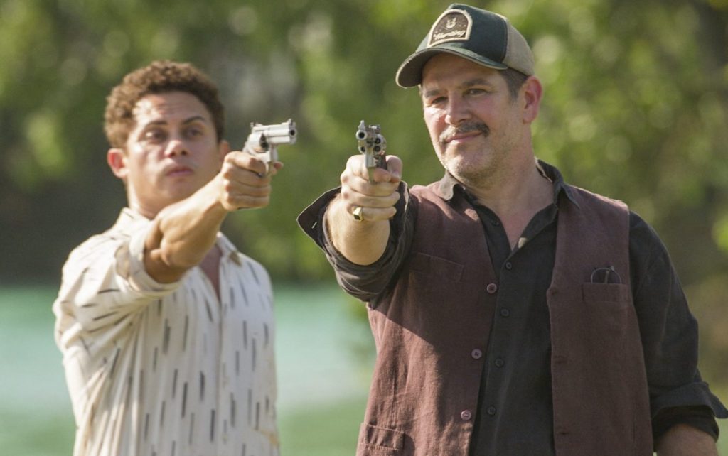 Dois personagens da novela Pantanal