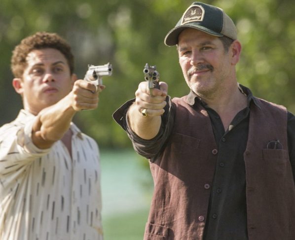 Dois personagens da novela Pantanal