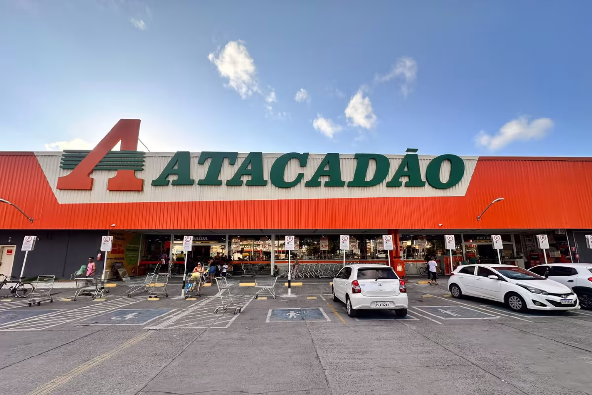 Calor insuportável no Atacadão: clientes reclamam de mal-estar e funcionários enfrentam calor em loja de Salvador