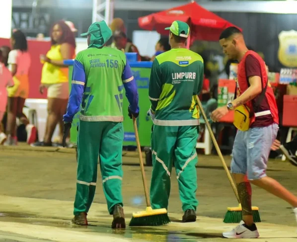 Greve da limpeza urbana em Salvador começa em 1º de novembro após impasse salarial