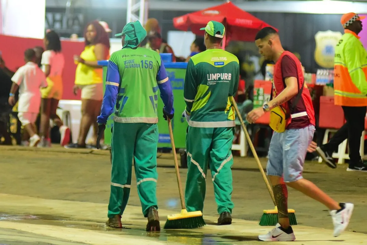 Greve da limpeza urbana em Salvador começa em 1º de novembro após impasse salarial