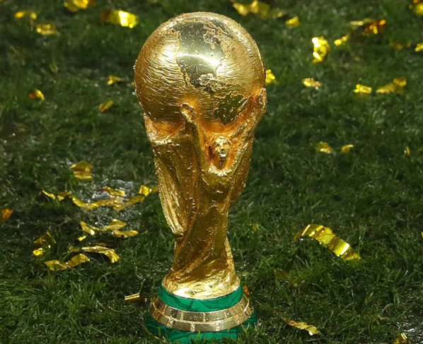 Taça da Copa do Mundo em um gramado