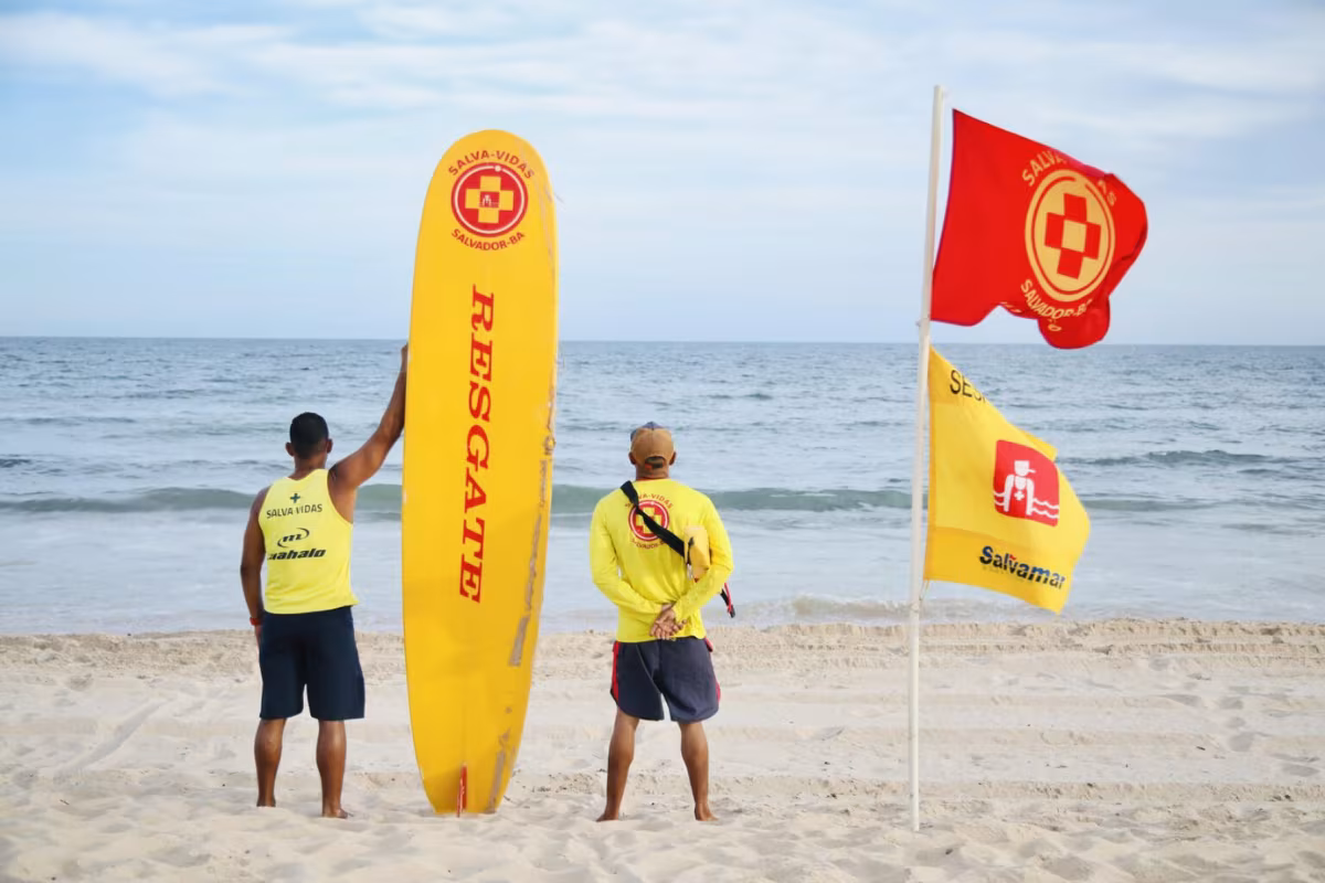 Salvamar faz alerta sobre condições para banho de mar; confira tempo e temperatura neste fim de semana