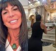 Após problema de saúde, Gretchen cumpre promessa de joelhos no