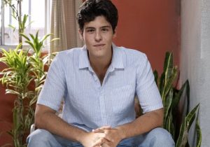 Arminda tenta matar bebê empurrando carrinho da escada e Raul