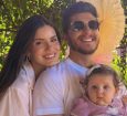 Camila Queiroz avalia mudanças após se tornar mãe: “Versão ainda