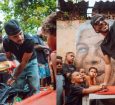 Ex-motoboy que virou promessa do pagode retorna à comunidade onde
