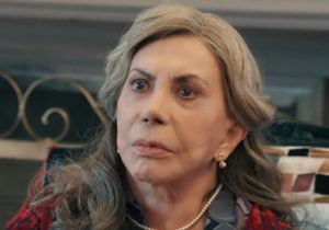 Josefa desvenda o maior segredo de Arminda em seu jardim