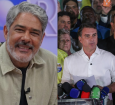 William Bonner sorrindo e Flávio Bolsonaro sério