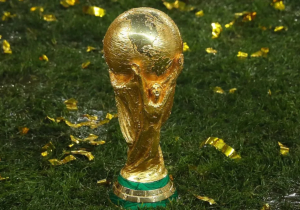 Taça da Copa do Mundo em um gramado
