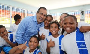 Prefeitura de Salvador entrega escola reconstruída em Paripe