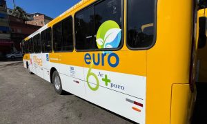 Prefeitura de Salvador vistoria produção de novos ônibus climatizados