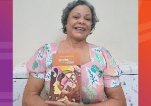 Professora de MT transforma traumas da infância em livro após