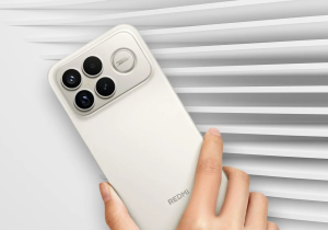 POCO F8 Ultra, da Xiaomi, na cor branca com uma mão segurando